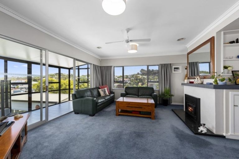 Photo of property in 35 Oakleigh Street, Maungaraki, Lower Hutt, 5010