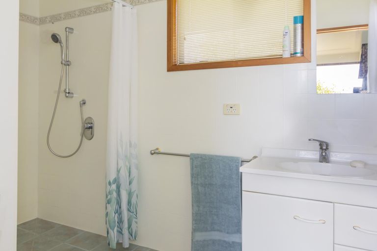 Photo of property in 73 Stuart Street, Holmes Hill, Oamaru, 9401