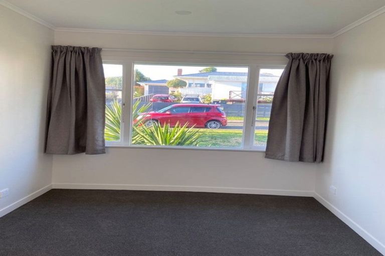 Photo of property in 3 Adriatic Avenue, Henderson, Auckland, 0612