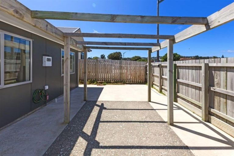 Photo of property in 12 Whitehouse Road, Titahi Bay, Porirua, 5022