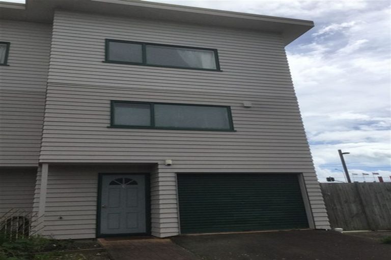 Photo of property in 1/1 Briar Way, New Lynn, Auckland, 0600