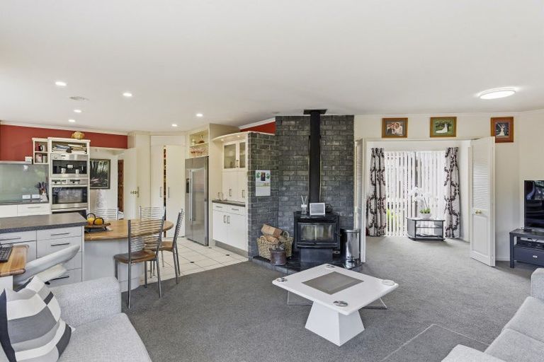 Photo of property in 11 Oakwood Grove, Paraparaumu Beach, Paraparaumu, 5032