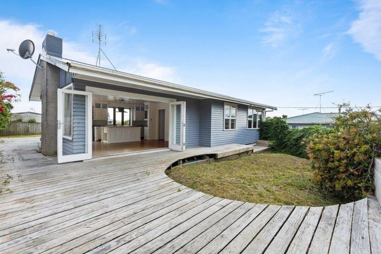 Photo of property in 44 Pine Avenue, Henderson, Auckland, 0612