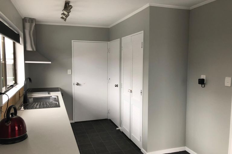 Photo of property in 37 Suzanne Grove, Kelvin Grove, Palmerston North, 4414