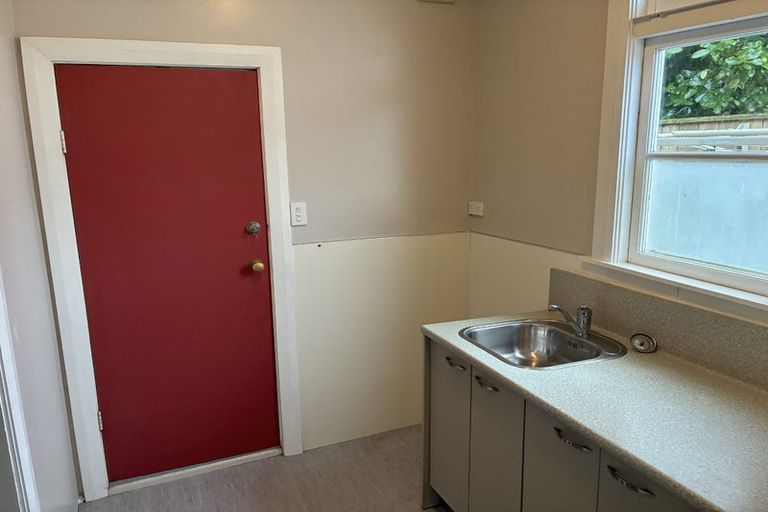 Photo of property in 48 Queens Drive, Lyall Bay, Wellington, 6022