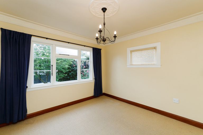 Photo of property in 21 Phoenix Avenue, Hokowhitu, Palmerston North, 4410