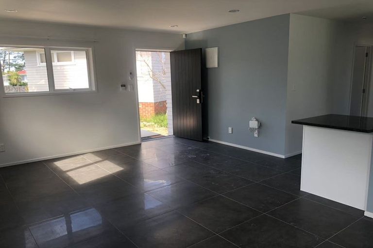 Photo of property in 10 Thornlow Street, Glendene, Auckland, 0602