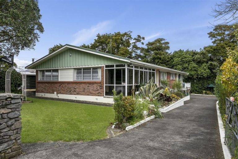 Photo of property in 14 Dennis Avenue, Hillpark, Auckland, 2102