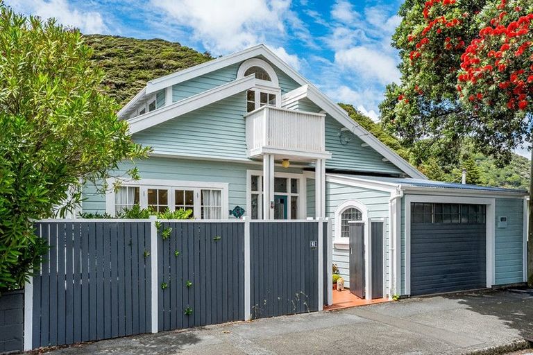 Photo of property in 61 Oroua Street, Eastbourne, Lower Hutt, 5013