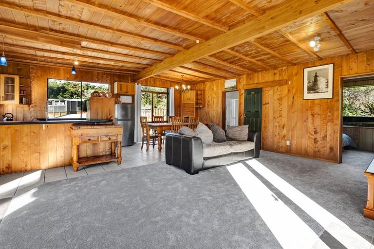 Photo of property in 173 Te Mahoe Road, Mokau, 4376