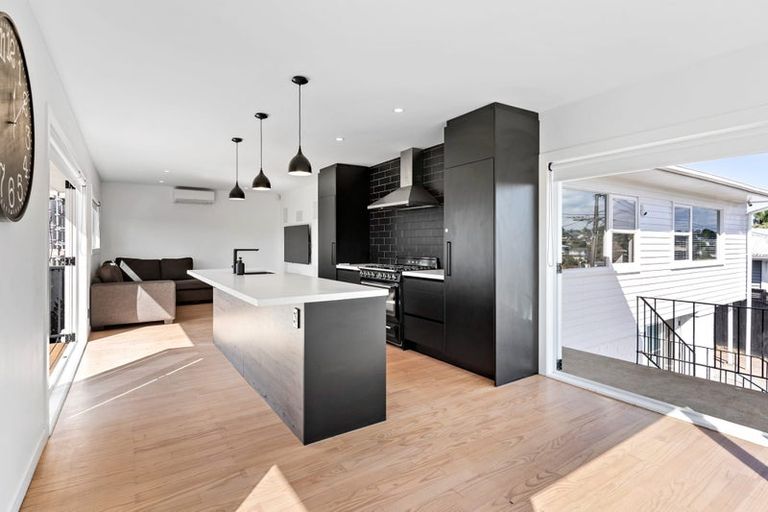 Photo of property in 2 Havelock Avenue, Forrest Hill, Auckland, 0620