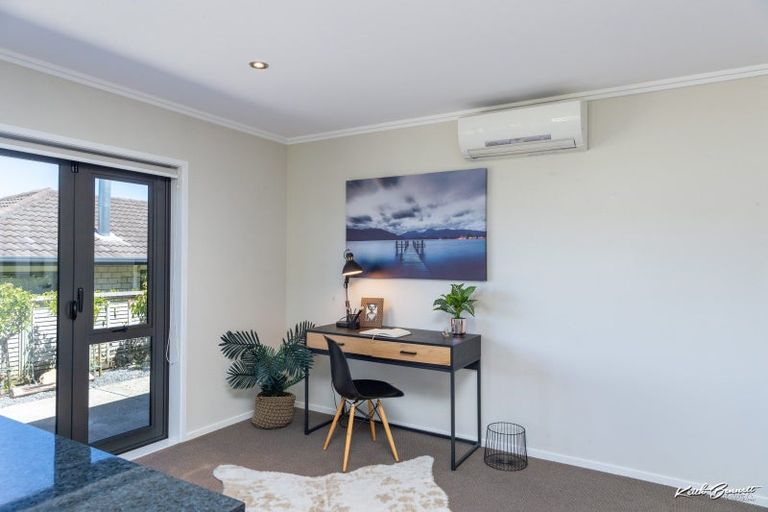 Photo of property in 43 Percy Kinsman Crescent, Riverstone Terraces, Upper Hutt, 5018