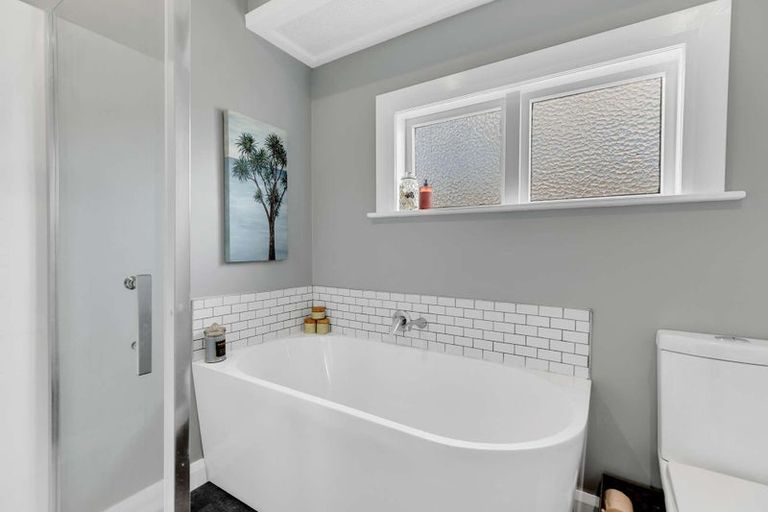 Photo of property in 56 Queenwood Road, Levin, 5510