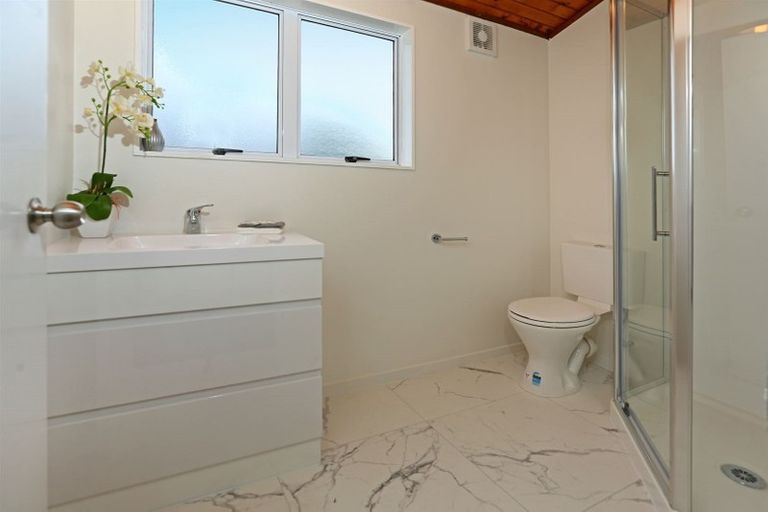 Photo of property in 1/37 Rhinevale Close, Henderson, Auckland, 0612