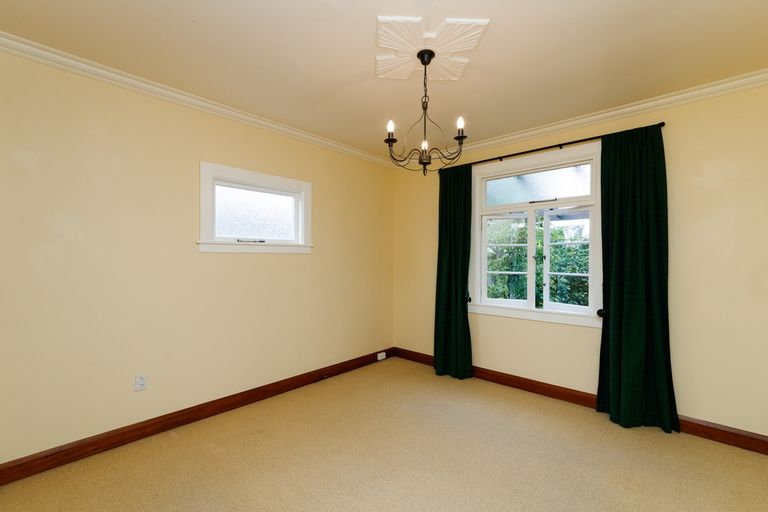 Photo of property in 21 Phoenix Avenue, Hokowhitu, Palmerston North, 4410