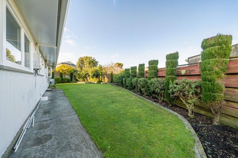 Photo of property in 17 De Menech Grove, Avalon, Lower Hutt, 5011