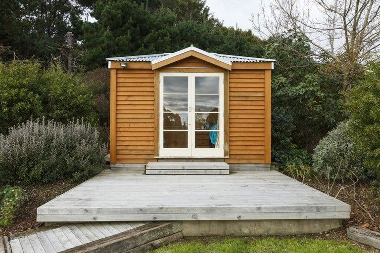 Photo of property in 60 Waicola Drive, Fitzherbert, Palmerston North, 4471