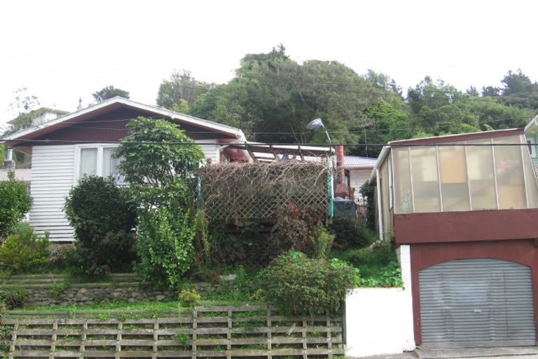 Photo of property in 11 Bird Grove, Stokes Valley, Lower Hutt, 5019
