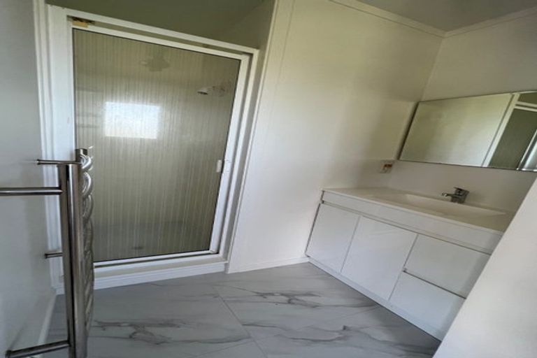 Photo of property in 17 Sumich Place, West Harbour, Auckland, 0618