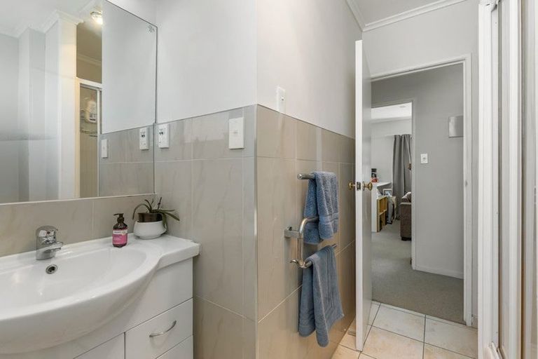 Photo of property in 11/29 James Street, Glenfield, Auckland, 0629