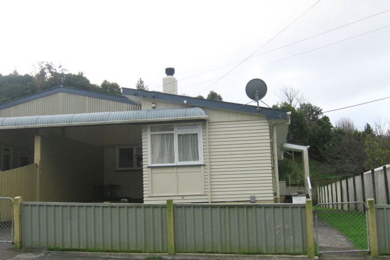 Photo of property in 24 Hanson Grove, Stokes Valley, Lower Hutt, 5019