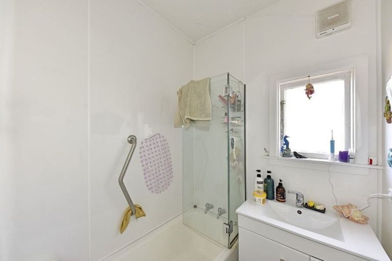 Photo of property in 25 Hargood Street, Woolston, Christchurch, 8062