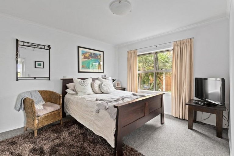 Photo of property in 2/26 Penning Road, Castor Bay, Auckland, 0620