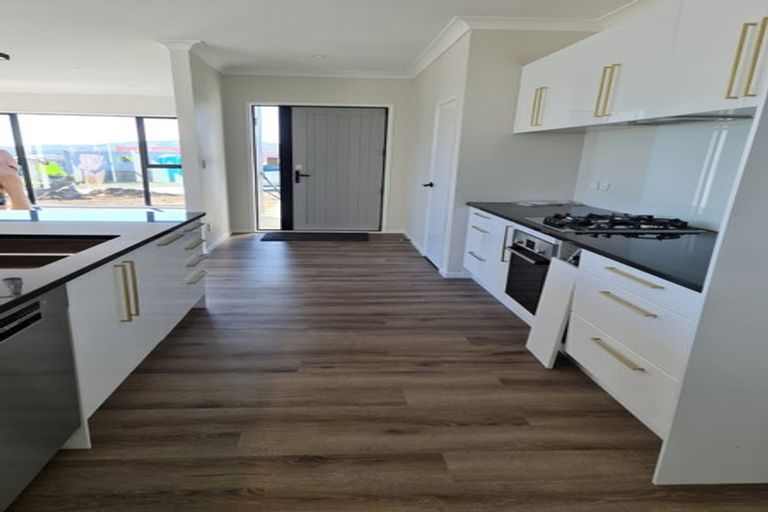 Photo of property in Queen Charlotte Drive, Aotea, Porirua, 5024