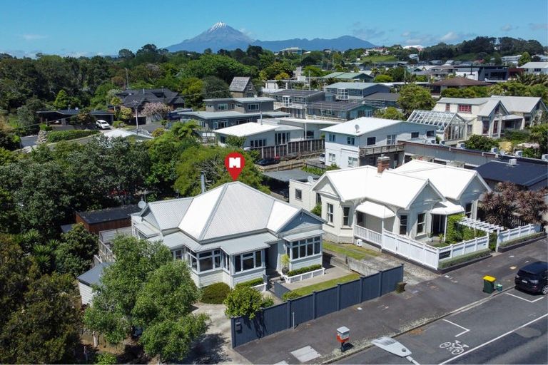 Photo of property in 420 Devon Street East, Strandon, New Plymouth, 4312