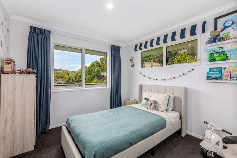 Photo of property in 27 Mooring Close, Whitby, Porirua, 5024