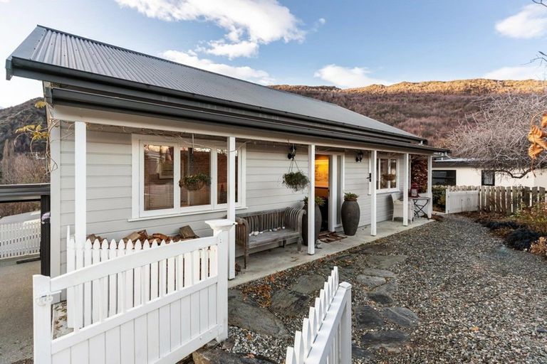 Photo of property in 10 Suffolk Street, Arrowtown, 9302