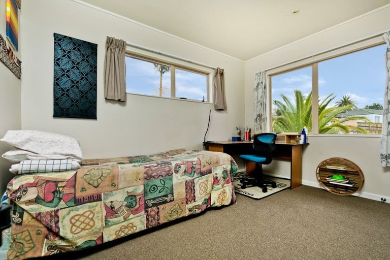 Photo of property in 6 San Pedro Place, Henderson, Auckland, 0612