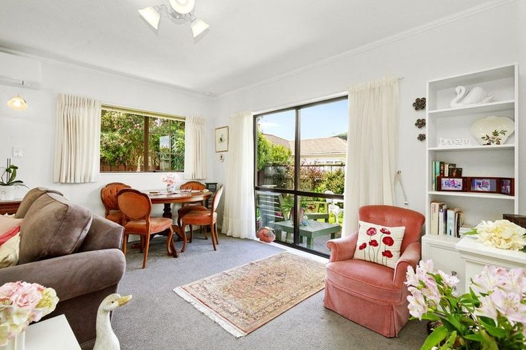 Photo of property in 16 Rossiter Street, Tawa, Wellington, 5028