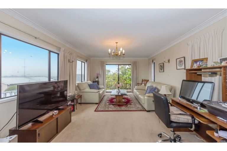 Photo of property in 2/66 Ocean View Road, Northcote, Auckland, 0627