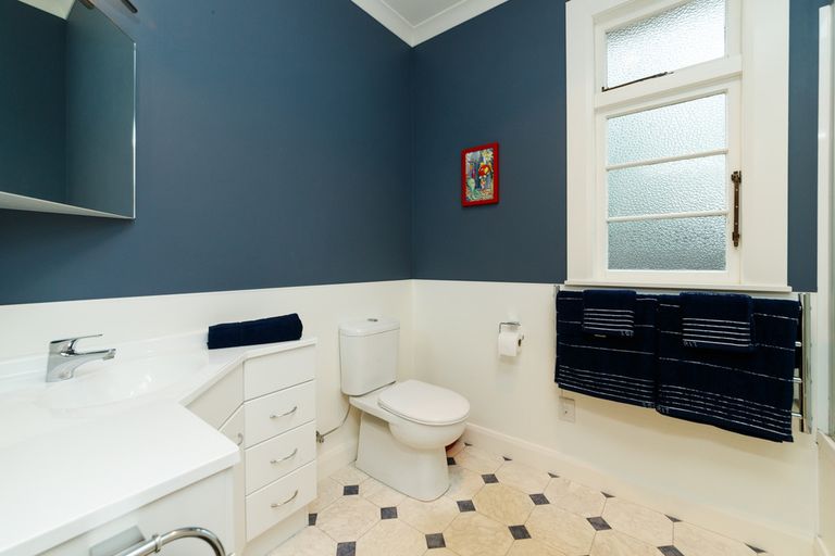 Photo of property in 21 Phoenix Avenue, Hokowhitu, Palmerston North, 4410