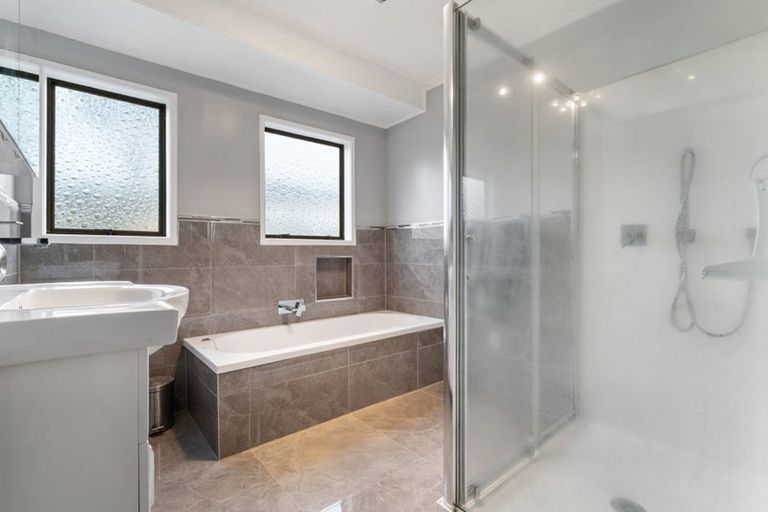 Photo of property in 5 Aronia Way, Goodwood Heights, Auckland, 2105