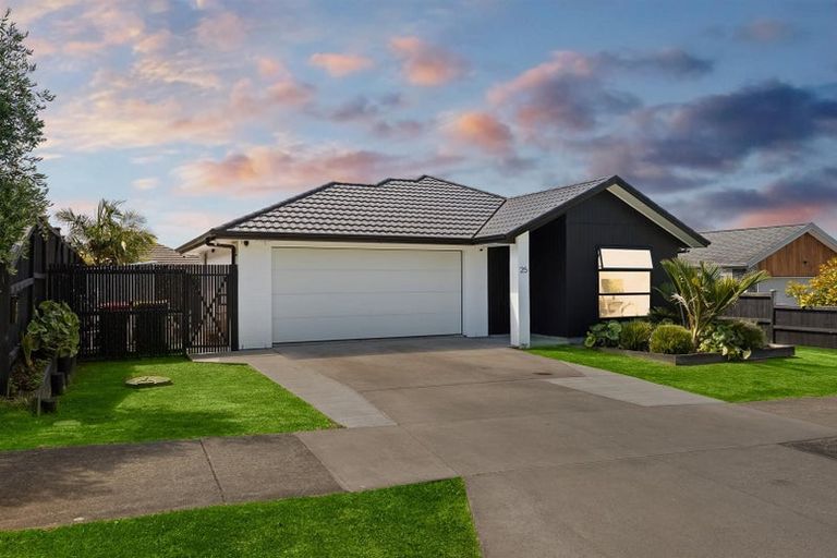 Photo of property in 25 Nobilo Road, Kumeu, 0810