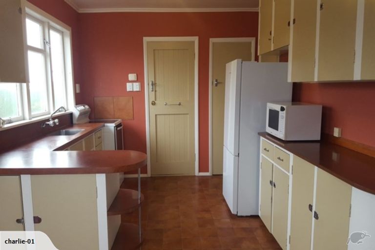 Photo of property in 15 Laird Street, Castlecliff, Whanganui, 4501