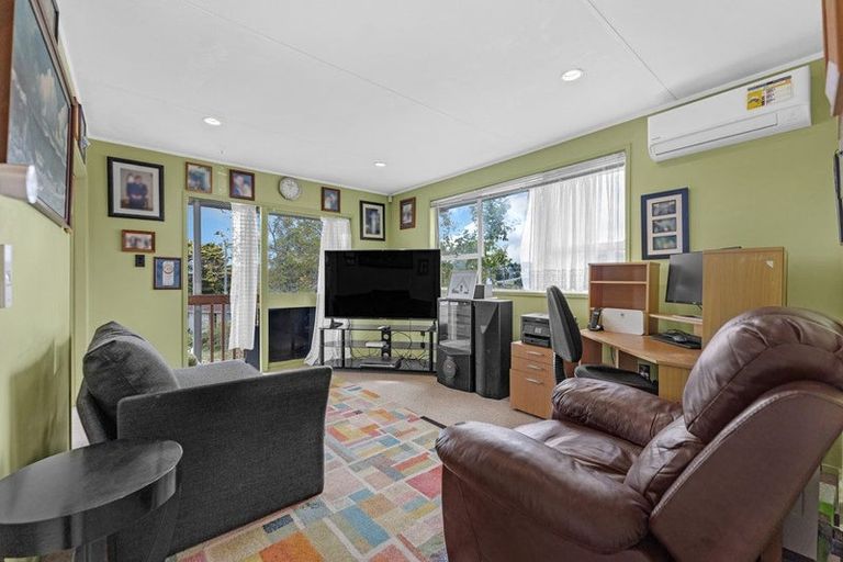 Photo of property in 51 Cedar Heights Avenue, Massey, Auckland, 0614