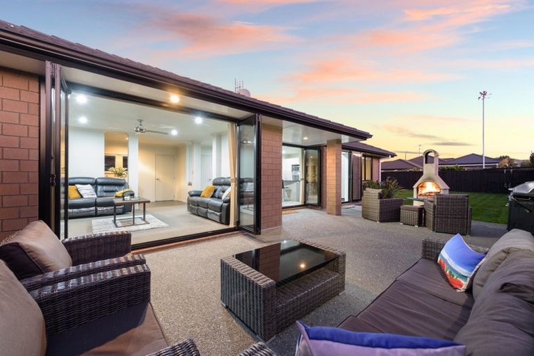 Photo of property in 82 Carrington Drive, Papamoa Beach, Papamoa, 3118