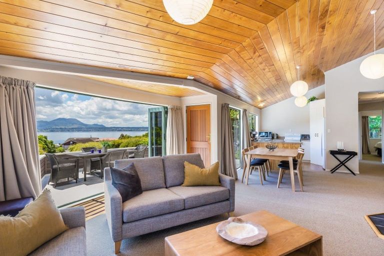 Photo of property in 7 Te Urunga Place, Acacia Bay, Taupo, 3330