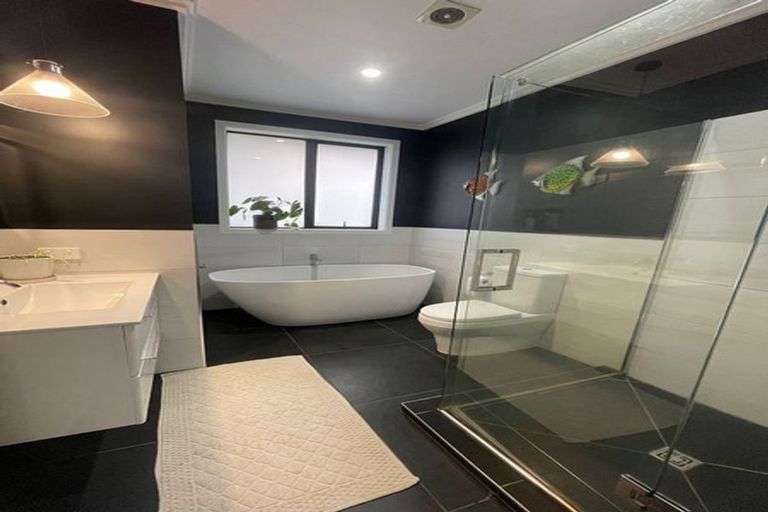 Photo of property in 8 Bellamont Street, Kumeu, 0810