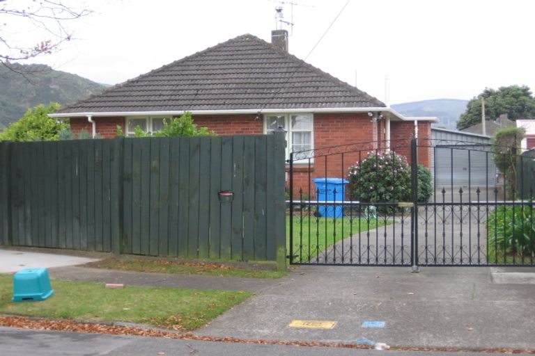 Photo of property in 9 Whiteman Grove, Taita, Lower Hutt, 5011