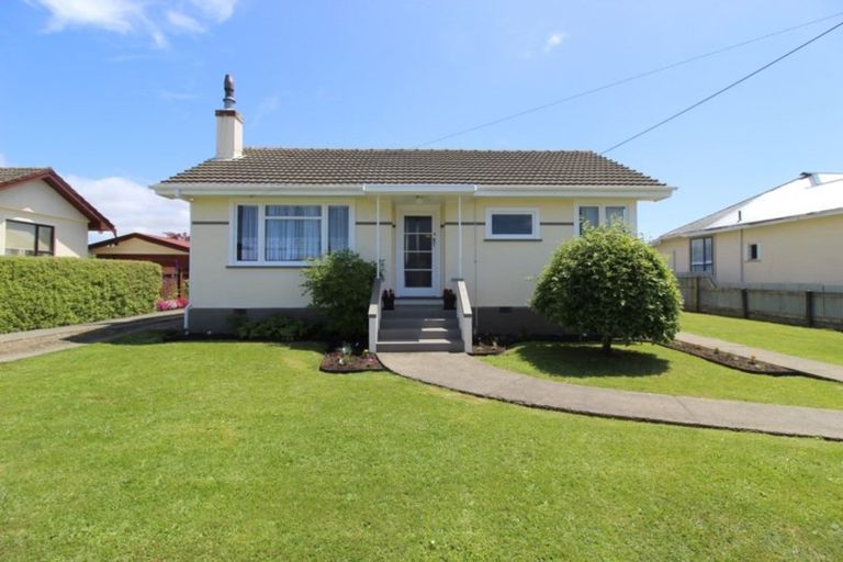 Photo of property in 4 Moorhouse Street, Waimate, 7924
