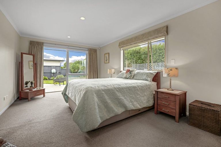 Photo of property in 11 Murray Becroft Avenue, Henderson Valley, Auckland, 0612
