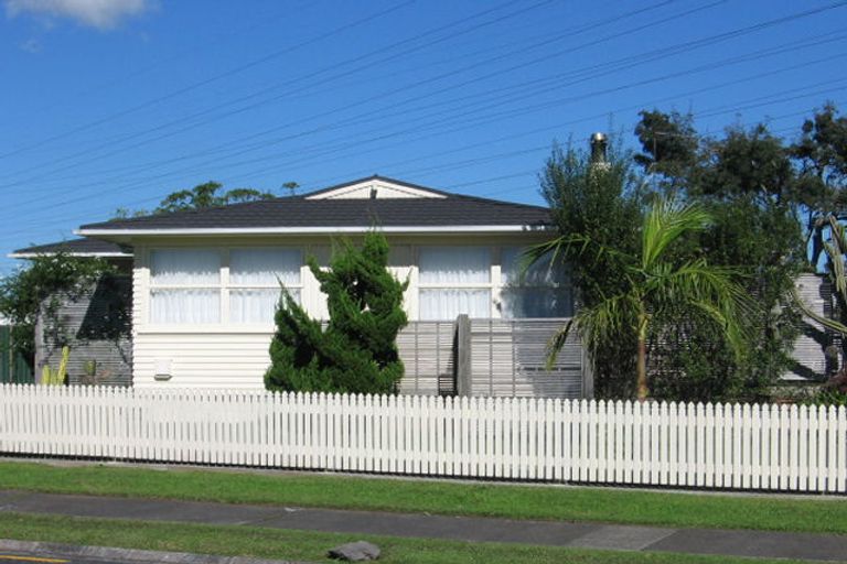 Photo of property in 97 Edgewater Drive, Pakuranga, Auckland, 2010
