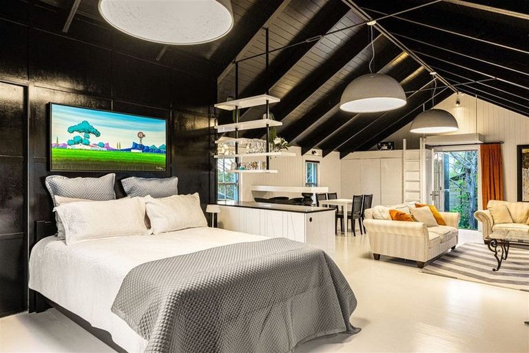 Photo of property in 909 Old North Road, Waimauku, 0882