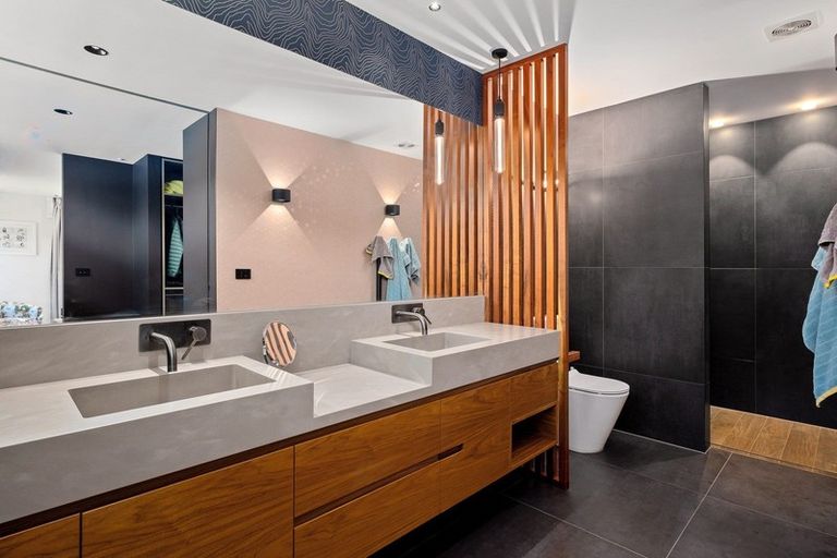 Photo of property in 5 Diamond Lane, Wanaka, 9305