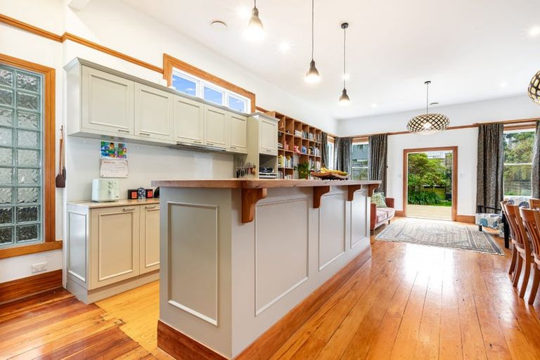 Photo of property in 24 Garfield Street, Brooklyn, Wellington, 6021