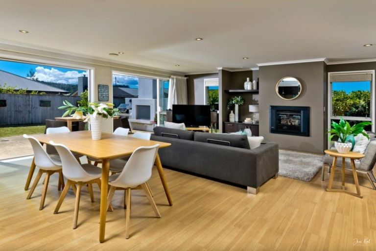 Photo of property in 10 Maple Lane, Huapai, Kumeu, 0810